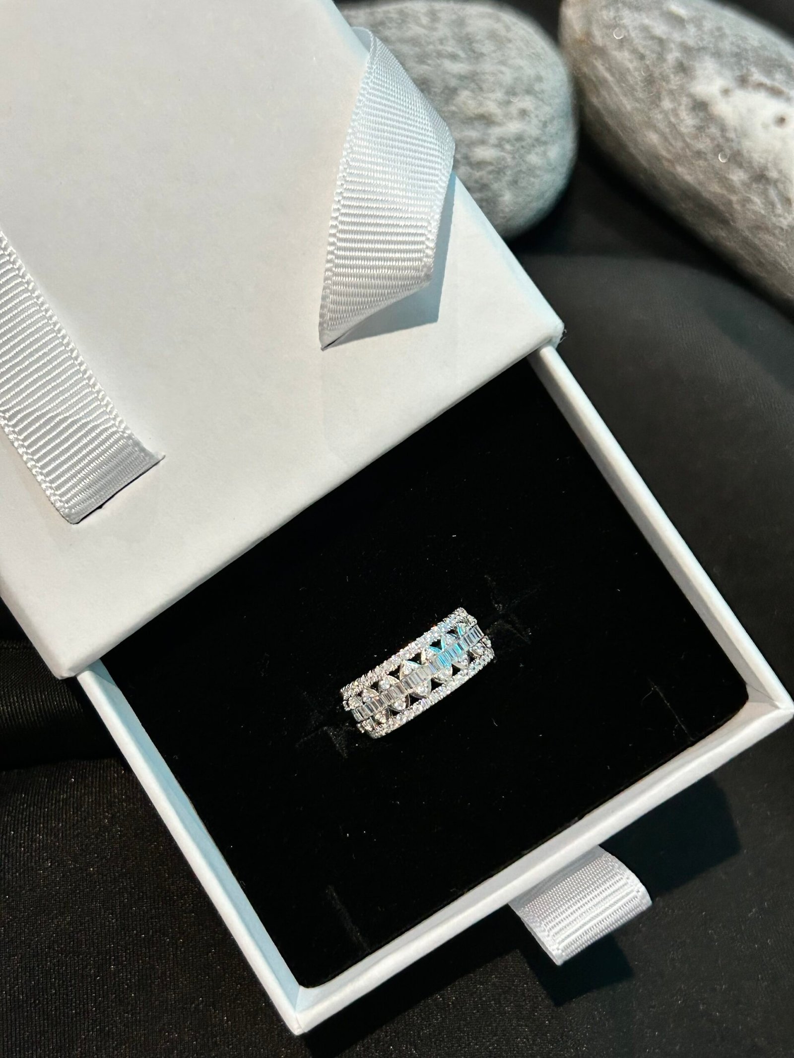 925 Sterling Silver Ladies band - Image 3