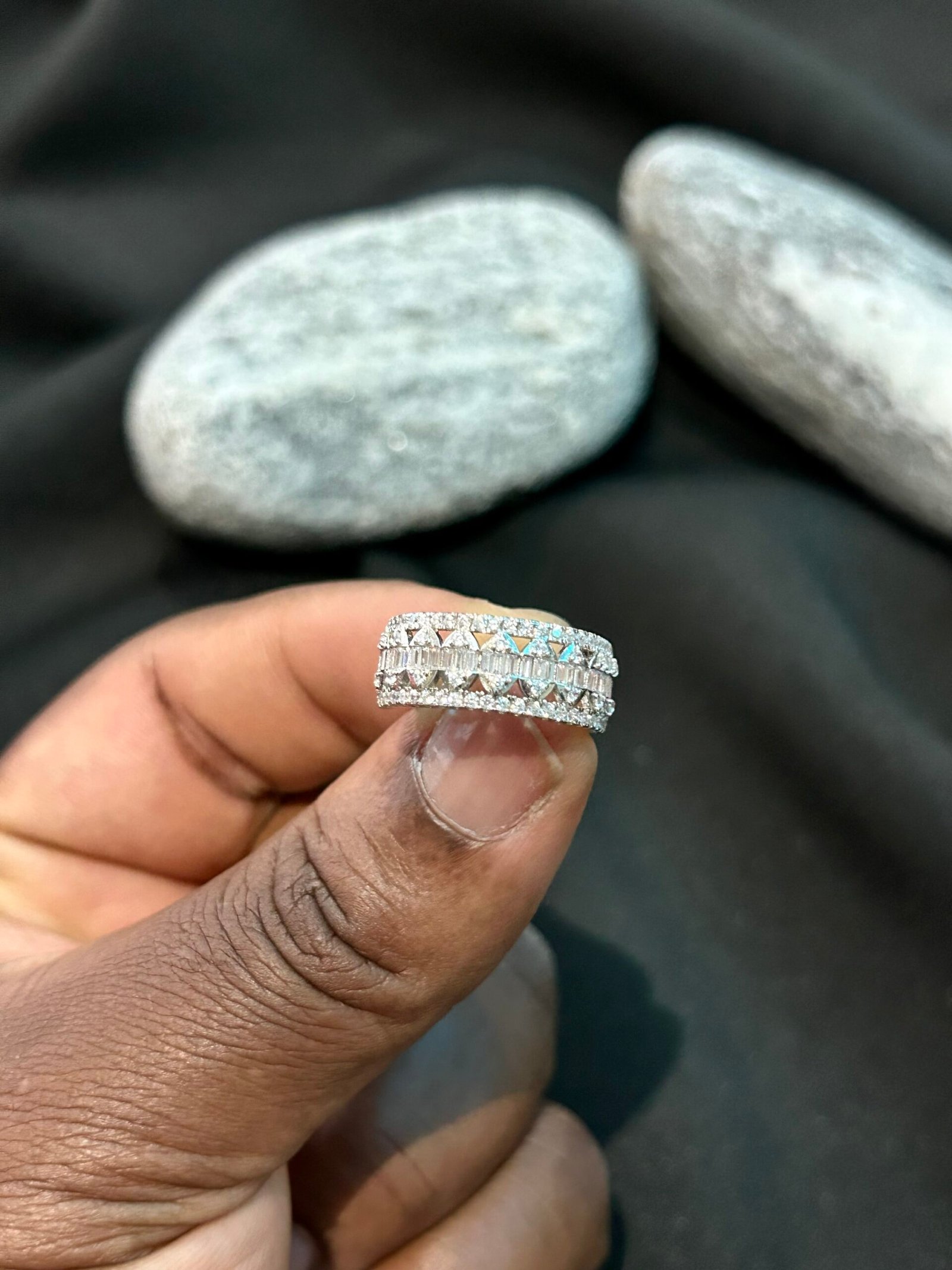 925 Sterling Silver Ladies band - Image 2